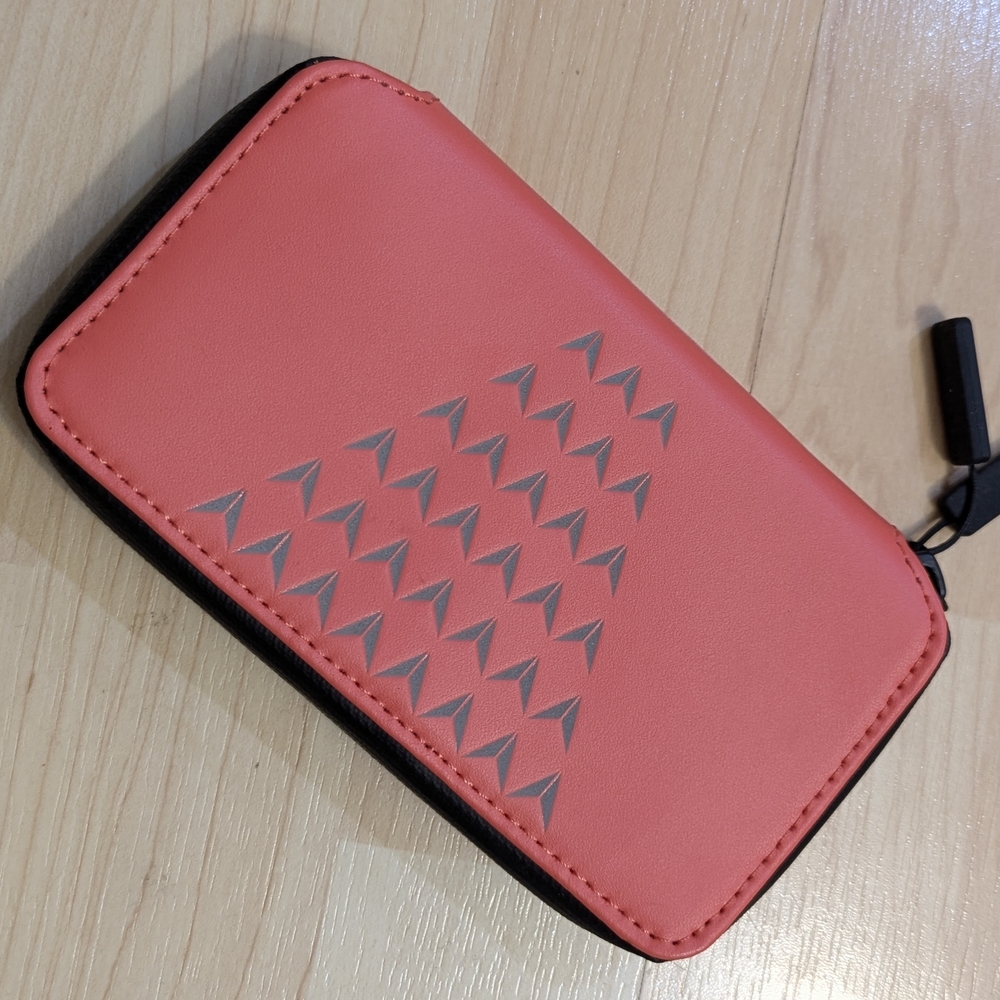 LE COL water-resistant cycling wallet, coral and black wallet
